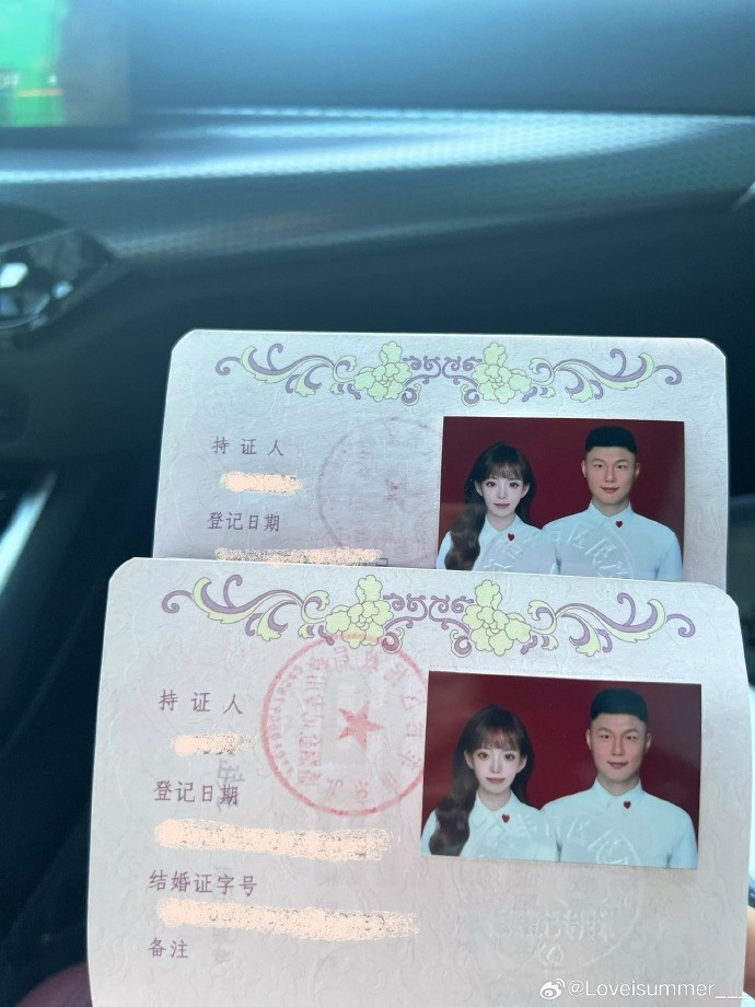  恭喜！方昊女友社媒曬結(jié)婚證：已婚